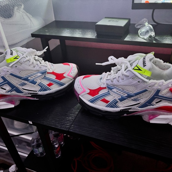 BALENCIAGA WHITE RUNNERS - Picture 3 of 8